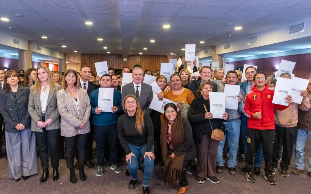 Familias de La Banda recibieron sus escrituras en el marco del Programa de Integración Dominial